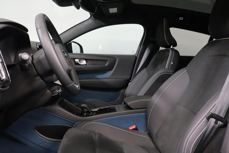 Vehicle image VOLVO C40