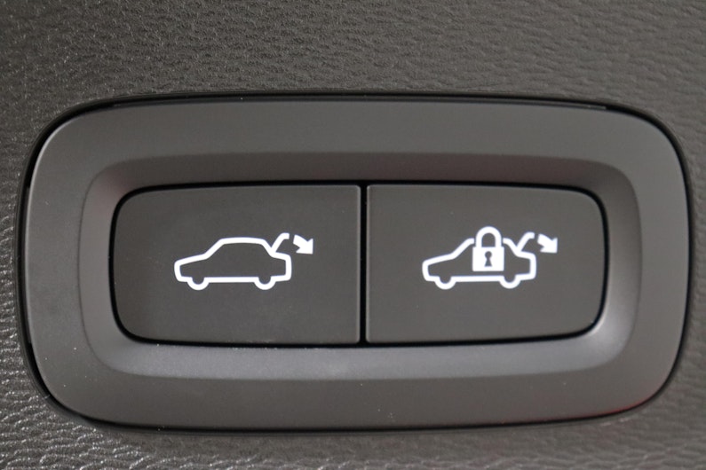 Vehicle image VOLVO C40