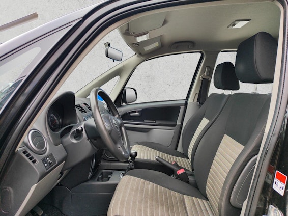 Vehicle image 8