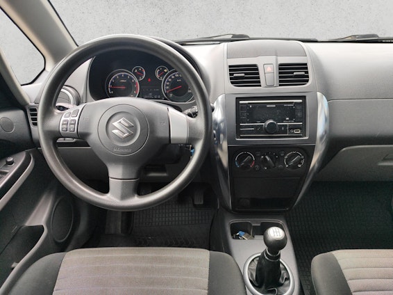 Vehicle image 11