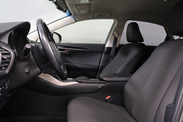 LEXUS NX 300h Excellence 2