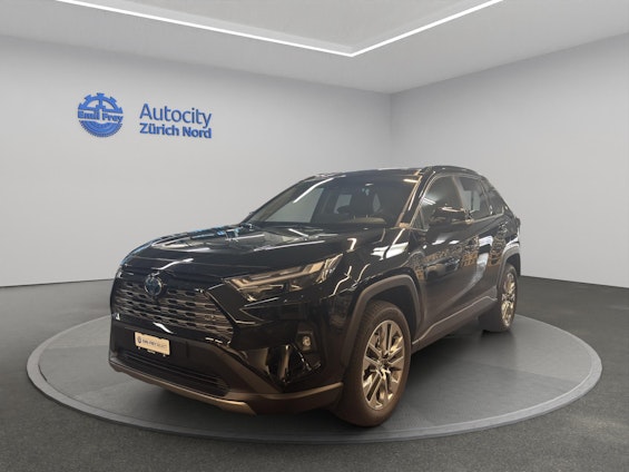 First vehicle image