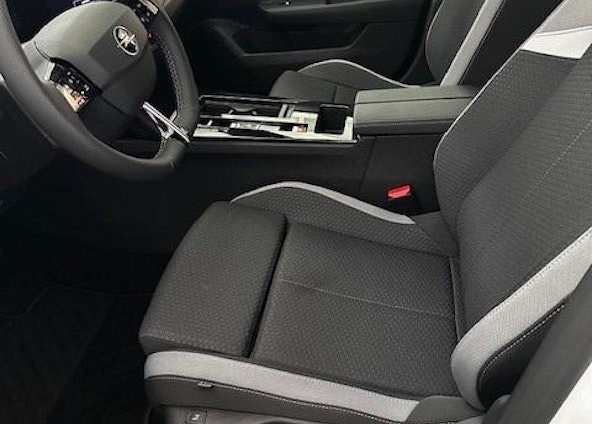 Vehicle image 4 Vehicle image 4