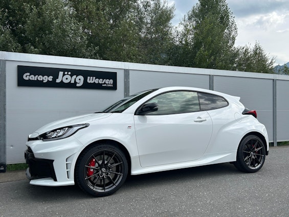First vehicle image