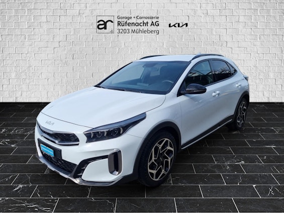 First vehicle image
