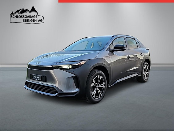 First vehicle image