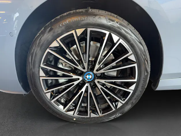 BMW 230e xDrive paddles Active Tourer