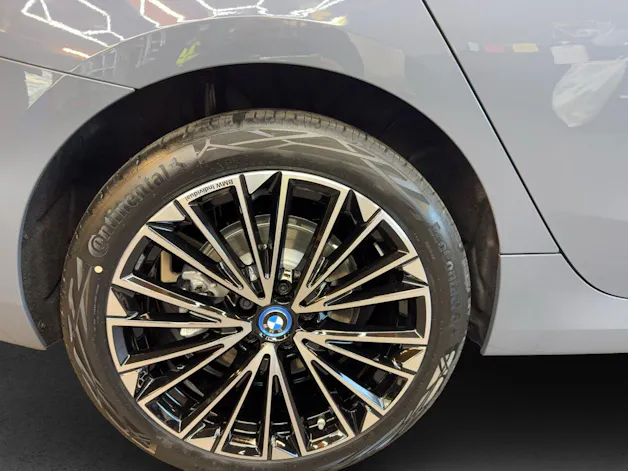BMW 230e xDrive paddles Active Tourer