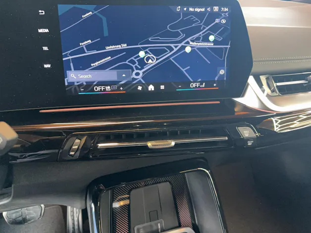 BMW 230e xDrive paddles Active Tourer