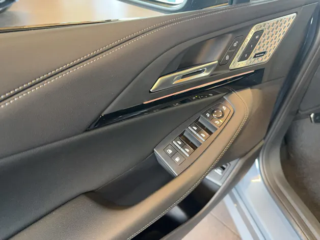 BMW 230e xDrive paddles Active Tourer
