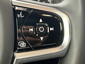 Vehicle image VOLVO XC60 2.0 T6 TE Plus Dark eAWD