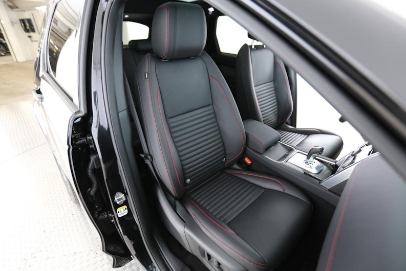 Vehicle image LAND ROVER DISCOVERY SPORT