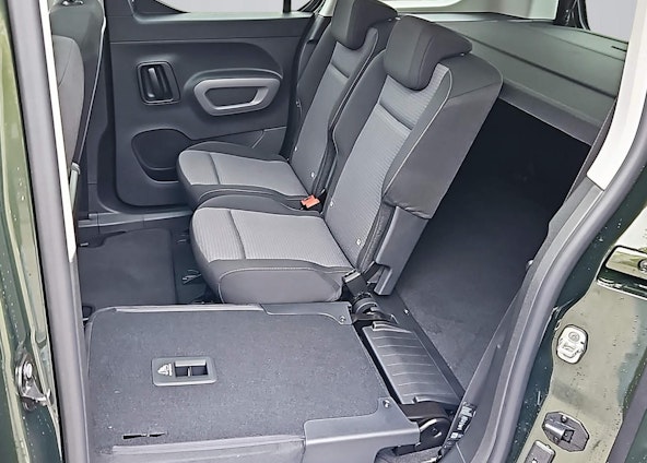 Vehicle image 9 Vehicle image 9