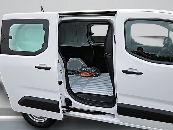 Vehicle image 4 Vehicle image 4