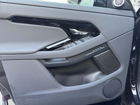 Vehicle image 8 Vehicle image 8