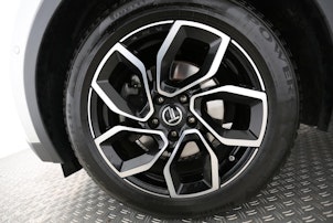 Vehicle image TOYOTA C-HR 2.0 HEV GR Sport Premiere 4x4