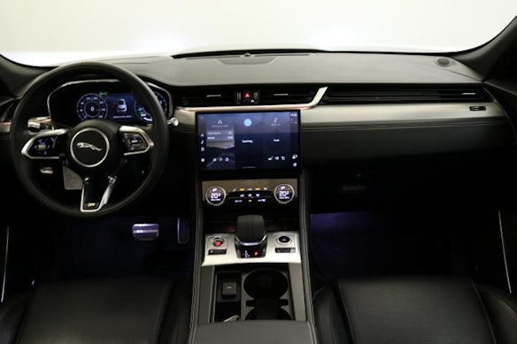 JAGUAR F-Pace 2.0 P400e R-Dynamic SE AWD 2