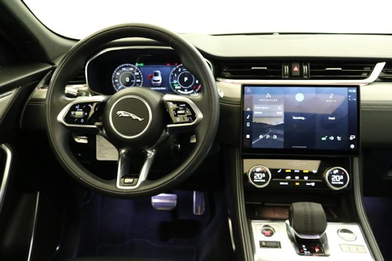 Vehicle image JAGUAR F-PACE