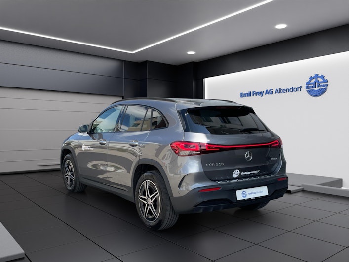 Vehicle image MERCEDES-BENZ EQA 300