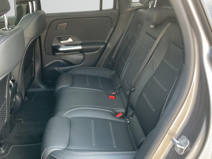 Vehicle image MERCEDES-BENZ EQA 300