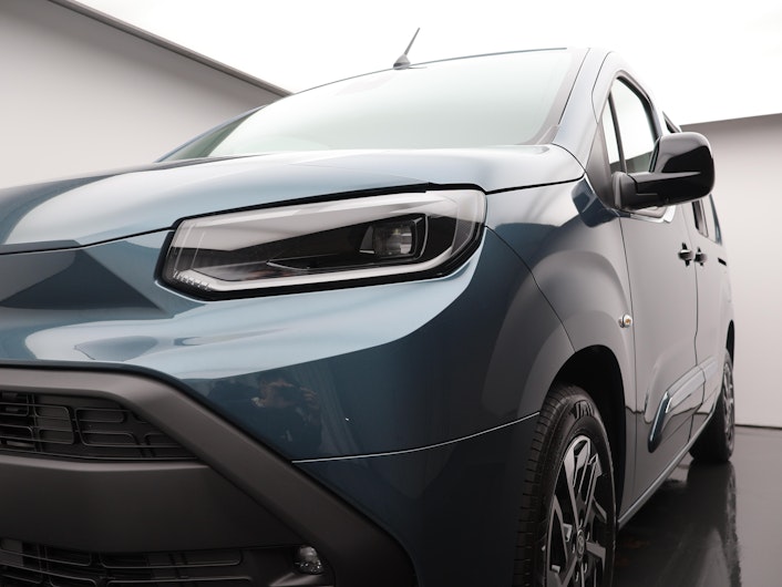 Vehicle image TOYOTA PROACE CITY VERSO