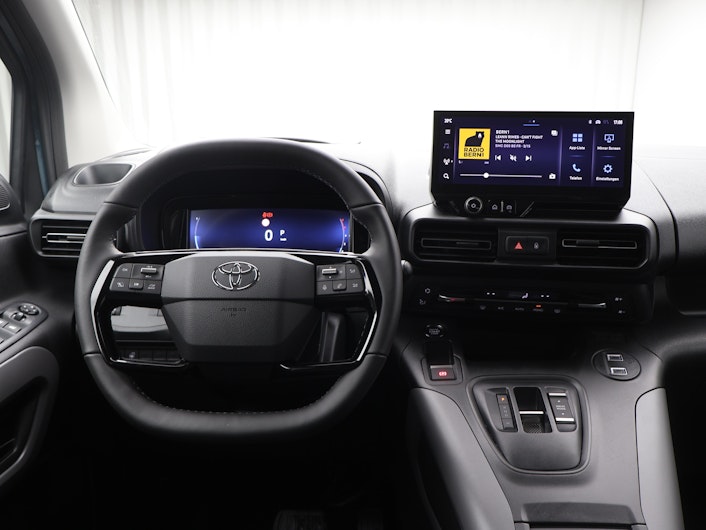 Vehicle image TOYOTA PROACE CITY VERSO