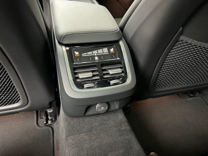 Vehicle image VOLVO V60