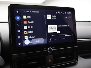 Vehicle image TOYOTA Yaris 1.5 VVT-i HSD Trend