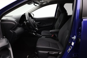 Vehicle image TOYOTA Yaris 1.5 VVT-i HSD Trend