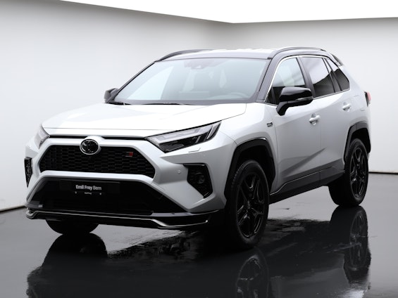 First vehicle image