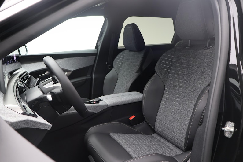 Vehicle image PEUGEOT 5008