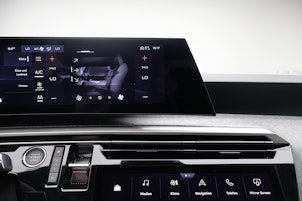 Vehicle image PEUGEOT 5008 1.2 Hybrid Allure Premium