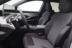 Vehicle image PEUGEOT 5008 1.2 Hybrid Allure Premium