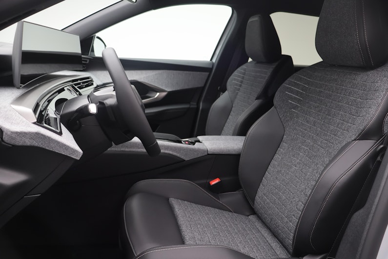 Vehicle image PEUGEOT 5008