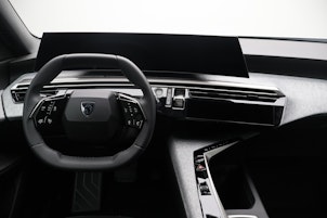 Vehicle image PEUGEOT 5008 1.2 Hybrid Allure Premium