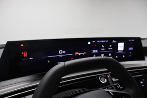 Vehicle image PEUGEOT 5008 1.2 Hybrid Allure Premium