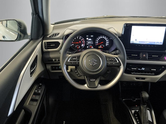 Vehicle image 4 Vehicle image 4