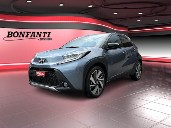 First vehicle image