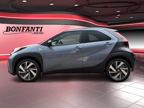 Vehicle image 3