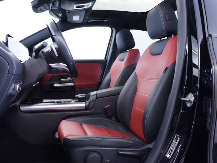 Vehicle image MERCEDES-BENZ GLA 250