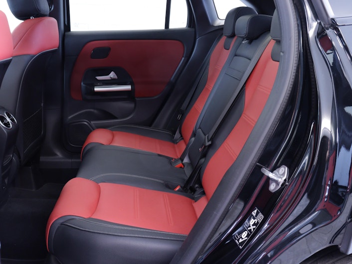 Vehicle image MERCEDES-BENZ GLA 250