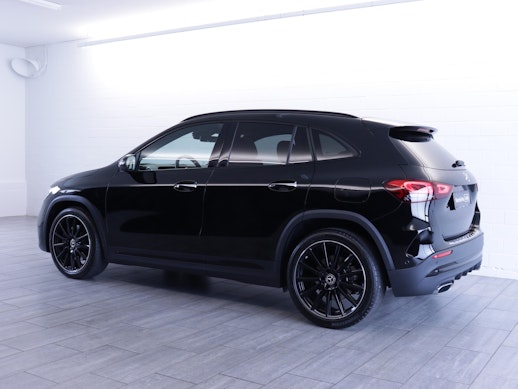 MERCEDES-BENZ GLA 250 AMG Line 4matic 2