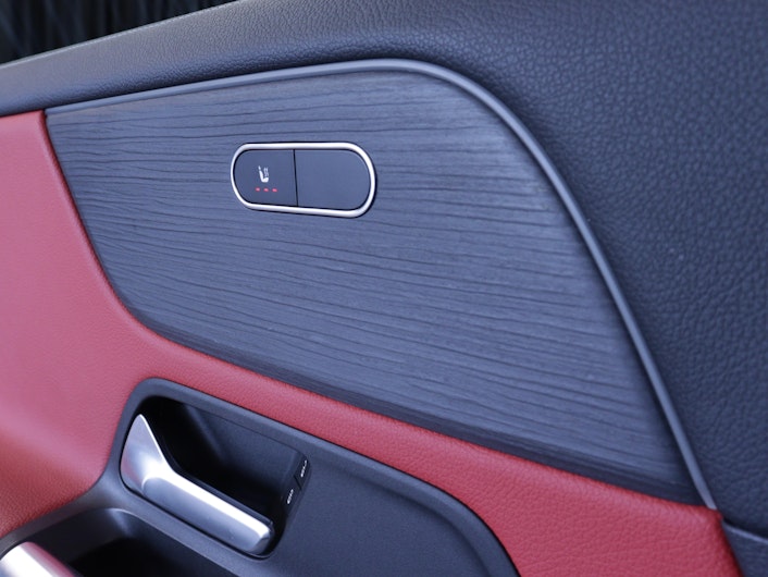 Vehicle image MERCEDES-BENZ GLA 250