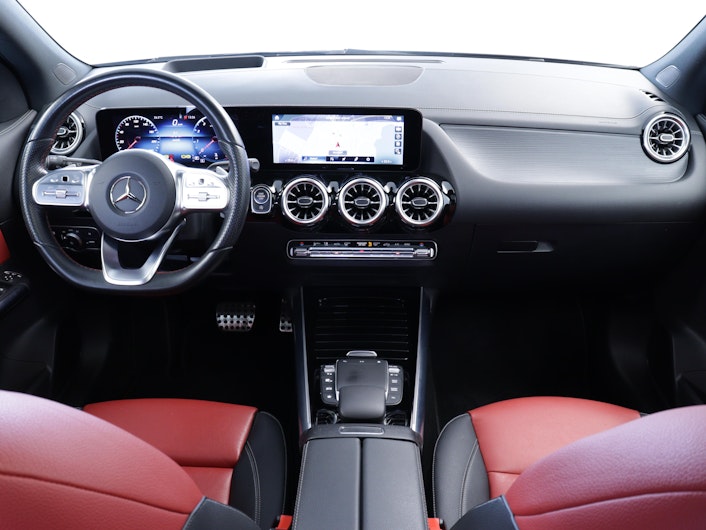 Vehicle image MERCEDES-BENZ GLA 250