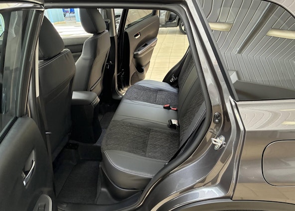 Vehicle image 9 Vehicle image 9