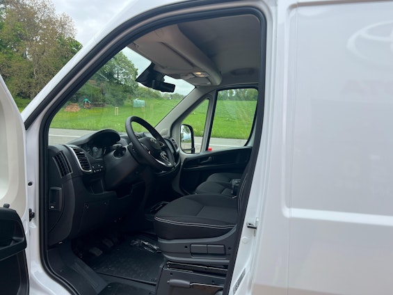 Vehicle image 25