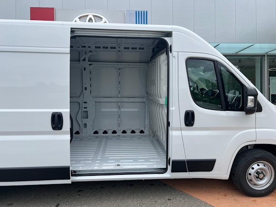 Vehicle image 27