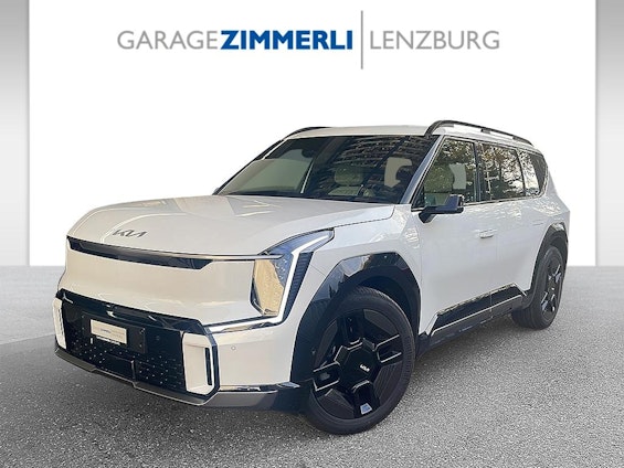 First vehicle image
