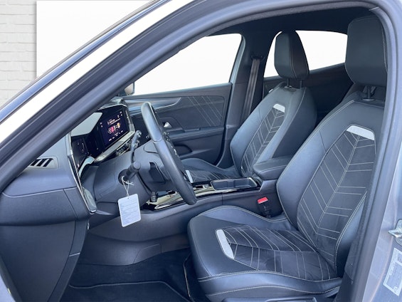 Vehicle image 3 Vehicle image 3