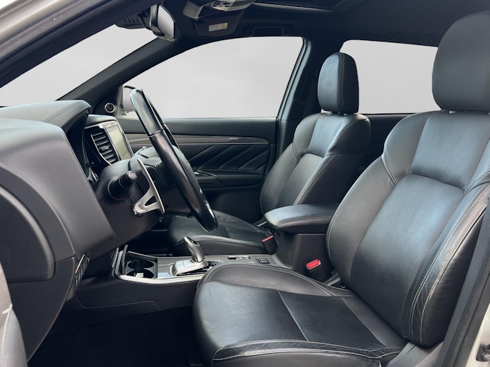 Vehicle image MITSUBISHI OUTLANDER